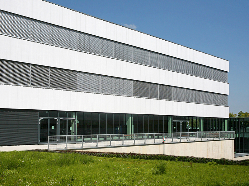 Firmengebäude mit Compactelemente Firmengebäude mit Compactelemente