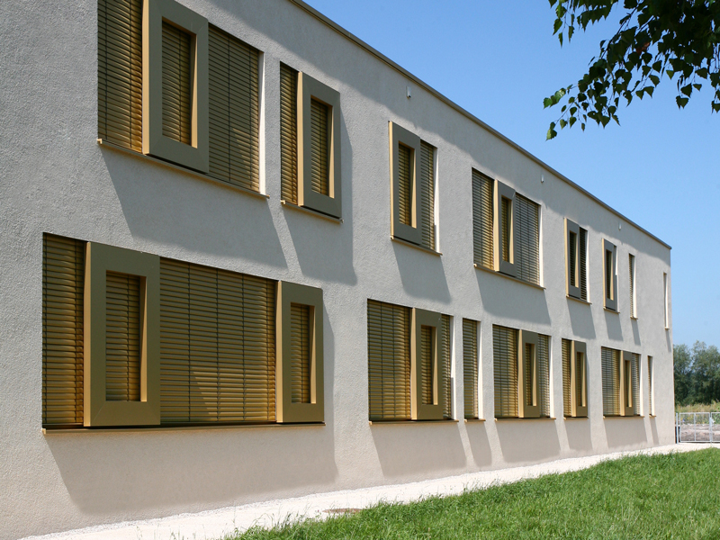 Compact mit goldene Lamellen Compact mit goldene Lamellen