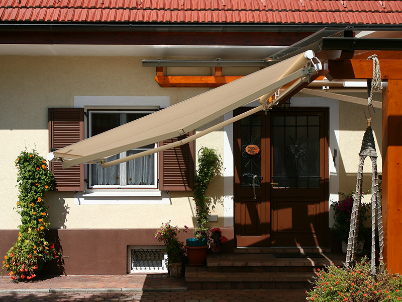Ganz ausgefahrene Markise Ganz ausgefahrene Markise