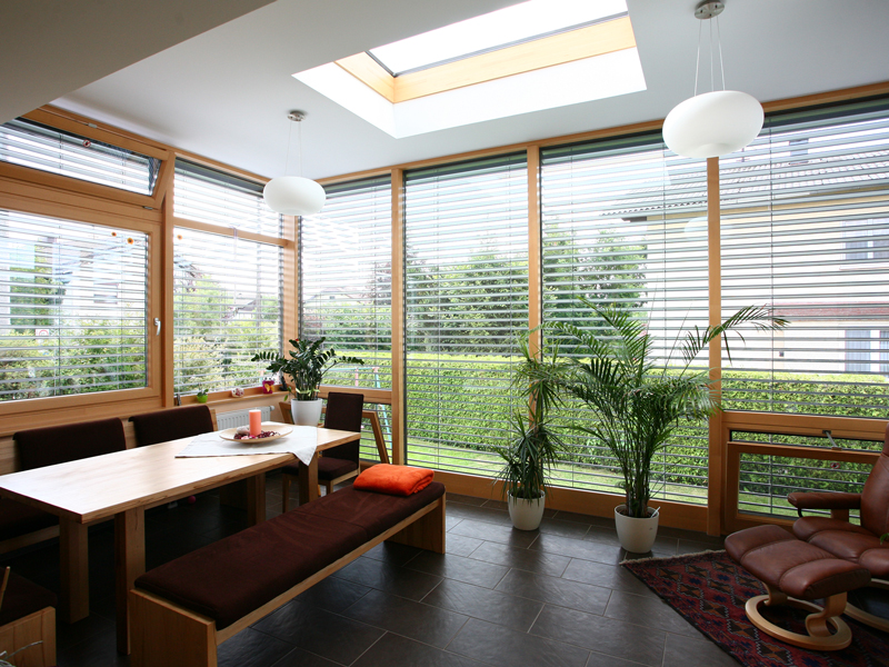 Gemüdlicher Essbereich mit Raffstoren Gemüdlicher Essbereich mit Raffstoren