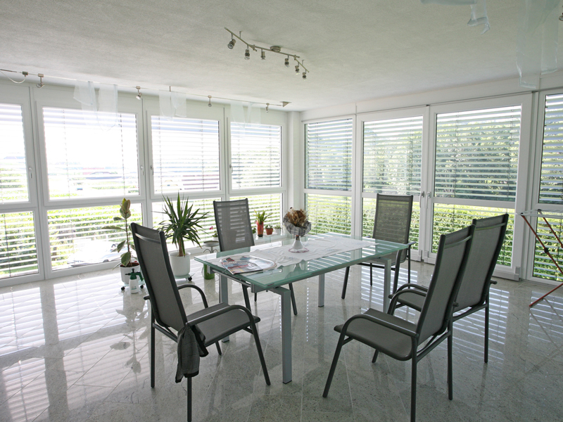 Essbereich ausgestattet mit Raffstoren Essbereich ausgestattet mit Raffstoren