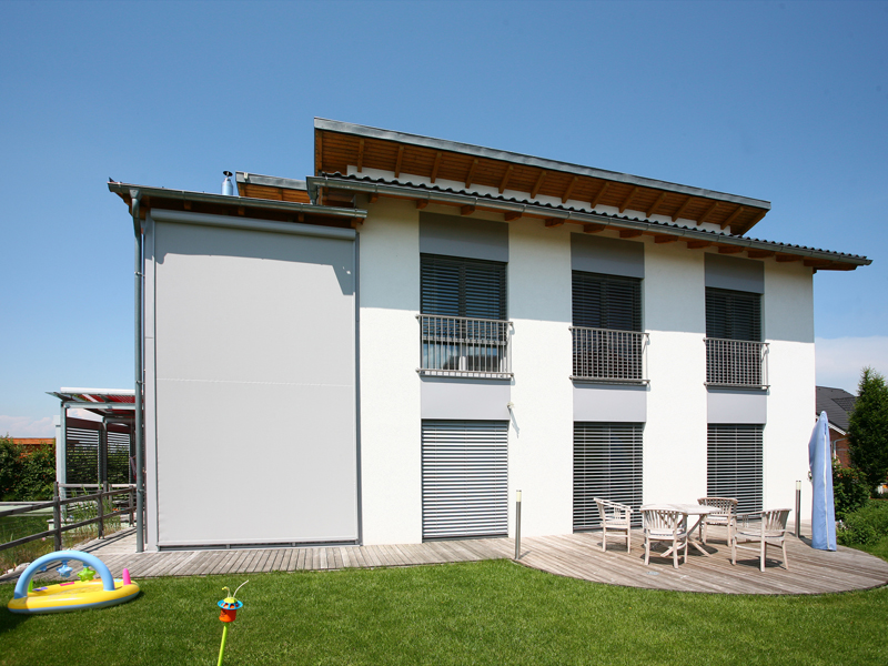 Moderens Einfamilienhaus mit Fixscreen und Metalunic Moderens Einfamilienhaus mit Fixscreen und Metalunic