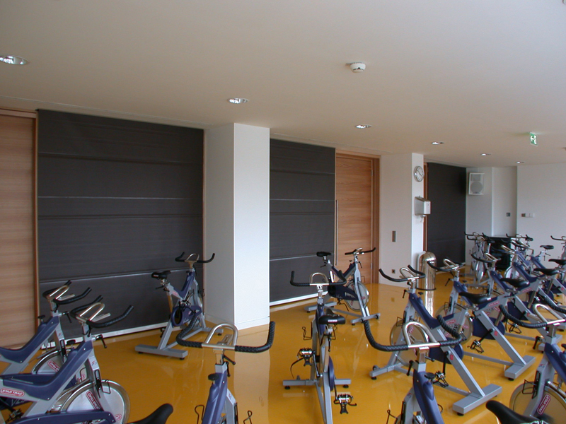 Fitnessraum mit Top Dark Fitnessraum mit Top Dark