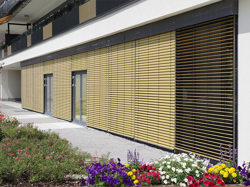 Systemblende mit goldene VRS88 Lamellen Systemblende mit goldene VRS88 Lamellen