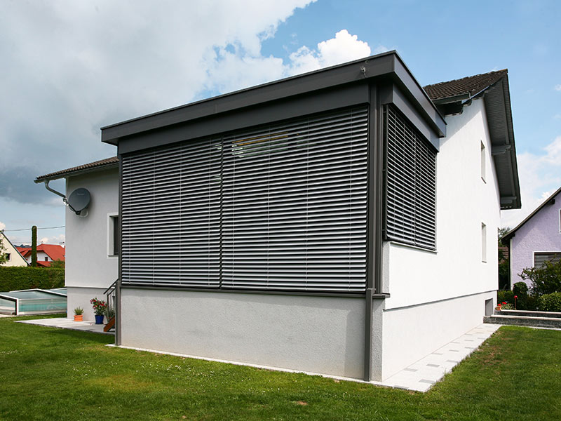 Einfamilienhaus mit Systemblenden Einfamilienhaus mit Systemblenden