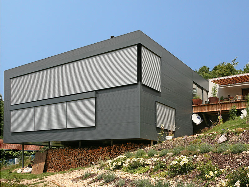 Modernes Architektenhaus mit Systemblenden Modernes Architektenhaus mit Systemblenden