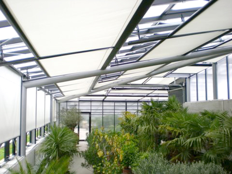 Glashaus mit Unterglasdachmarkisen Glashaus mit Unterglasdachmarkisen