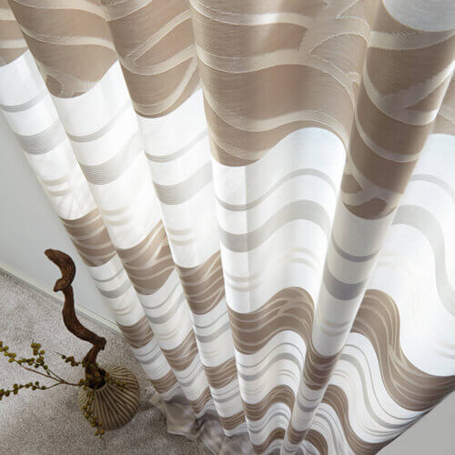 Vorhänge / Karniesen / Dekorationen